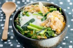 ＜ニラ玉丼＞ニラをヘルシーに味わう