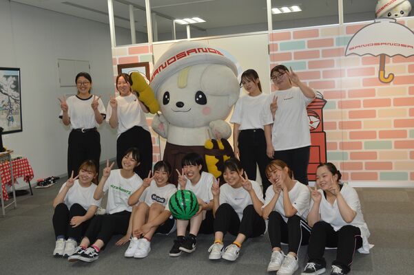 「さのまるの家」イベントにボランティアとして参加した佐野日大短大の学生たち
