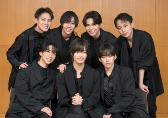 　笑顔を見せるＩＭＰ．の（前列左から）鈴木大河、佐藤新、基俊介、（後列左から）椿泰我、松井奏、影山拓也、横原悠毅