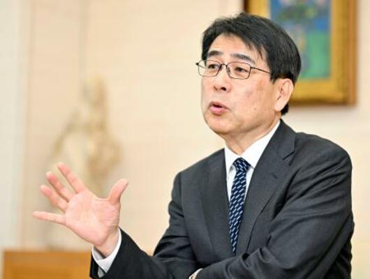 　インタビューに答えるＮＨＫの井上樹彦会長