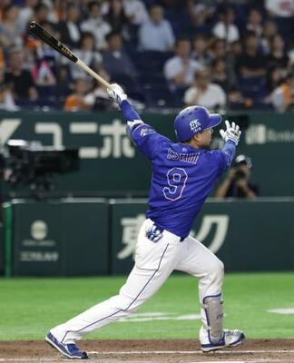 3回中日1死、石伊が左越えに本塁打を放つ=東京ドーム