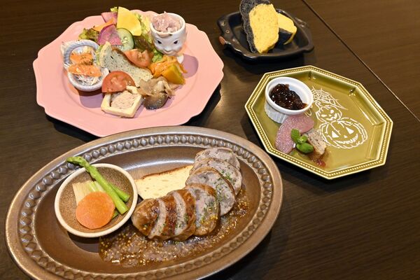 今週の豚肉料理（郡司豚と下野産カンピョウのあみ脂包み焼きと前菜セット）