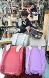 ランドセル色とりどり　上三川の老舗工場で生産進む【動画】