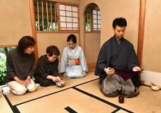 古刹の静けさ抹茶を楽しむ