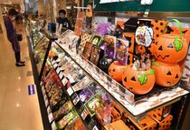 ハロウィーン 色とりどりのお菓子ずらり 宇都宮