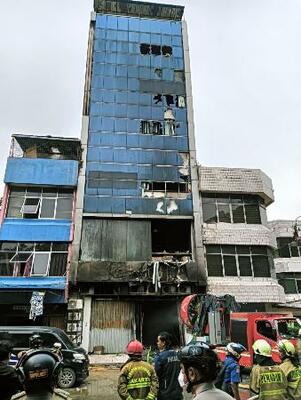 火災があったジャカルタのビル=9日(共同)