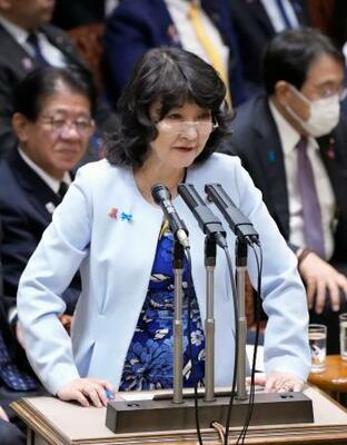 　参院予算委で答弁する片山財務相＝１２日午後