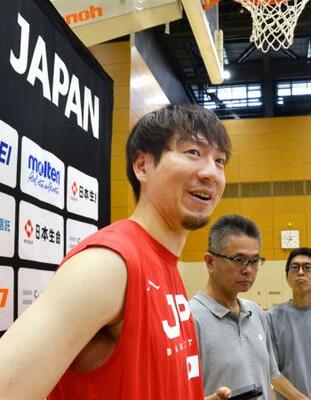 取材に応じる比江島=味の素ナショナルトレーニングセンター