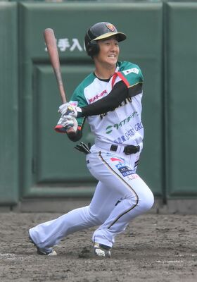 快足を生かし、１年目から盗塁王を目指す尾田＝３月27日の練習試合から