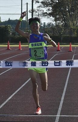 ゴールする那須拓陽のアンカー宮本錬＝佐野市の清酒開華スタジアム