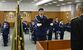 初任科生代表で宣誓する峰岸さん（中央）＝４日午前、県警察学校