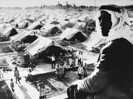 　ヨルダン川周辺に逃れたパレスチナ人のための難民キャンプ＝１９４８年（ゲッティ＝共同）