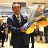 栃木市長選で当選の琴寄氏が初登庁　「暮らしやすさ日本一の市へ」