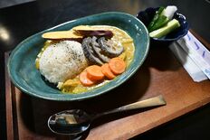 さっぱりと甘い新感覚　スパイスカレー（チキン）　ダンカラホール（上三川）