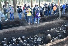 古墳ファンが大田原で“墳活”　全国から40人、侍塚古墳を見学