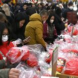 宇都宮で新春恒例「初市」　縁起物の露店300軒ずらり　歩行者天国で終日…