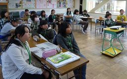 割り付けに挑戦／宇都宮市緑が丘小放課後子ども教室