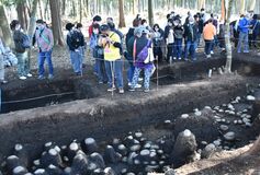 古墳ファンが大田原で“墳活”　全国から40人、侍塚古墳を見学