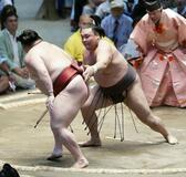 霧島4連勝、大の里3敗目