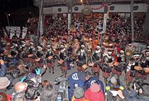 足利で３年ぶり「鎧年越」