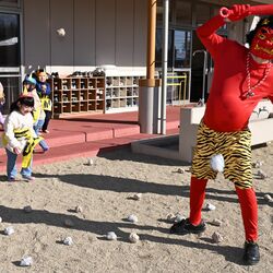 那須塩原の保育園で節分の豆まき 鬼役はブリヂストン栃木工場の社員