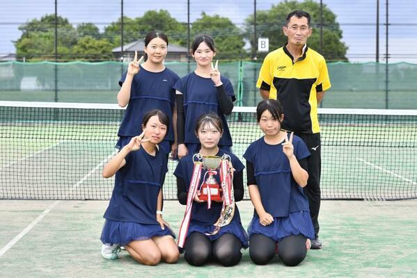テニス女子団体優勝の星の杜