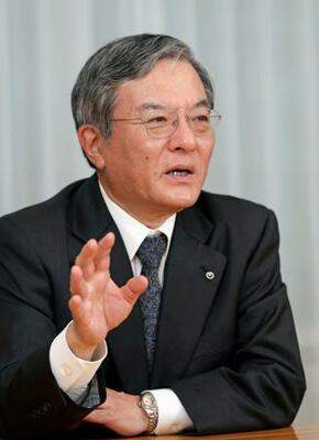 インタビューに答えるNTTの島田明社長