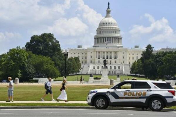 　米連邦議会議事堂前＝ワシントン（共同）