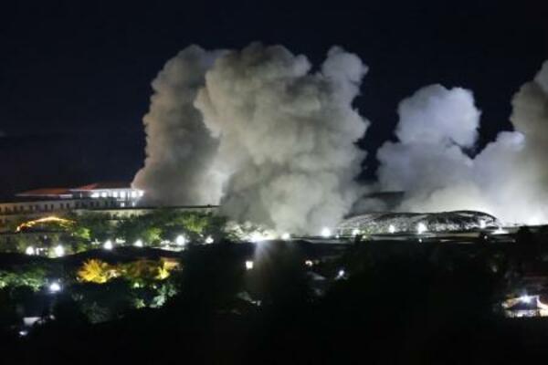　ミャンマー軍が掃討作戦で爆撃し、爆発が起きたＫＫパークの詐欺拠点＝２０２５年１０月（ゲッティ＝共同）