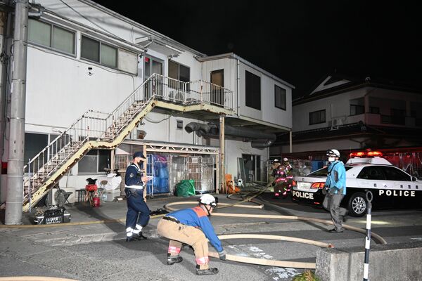 建物火災の発生現場＝18日午後9時20分、下野市下古山