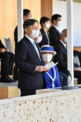 総合開会式でお言葉を述べられる天皇陛下と同席される皇后さま＝１日午後３時５分、宇都宮市のカンセキスタジアムとちぎ、代表撮影　
