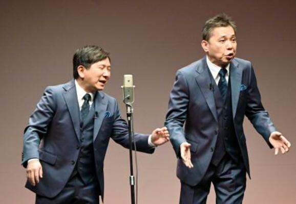 「爆笑問題」の田中裕二(左)と太田光=東京都内