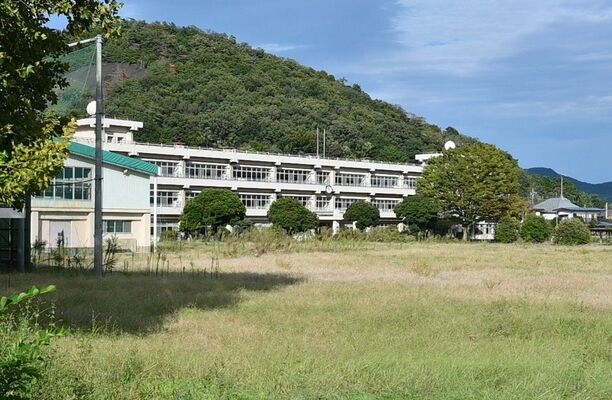 民間に売却する方針が決まった旧足利高