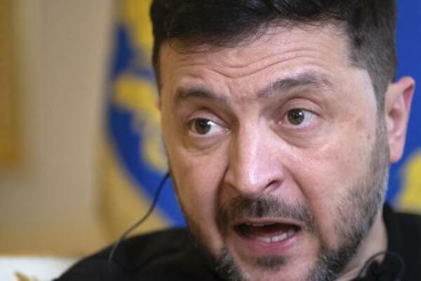 　１９日、ウクライナの首都キーウで共同通信との単独会見に応じるゼレンスキー大統領（共同）