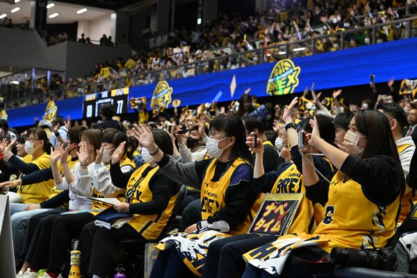 第31節のホーム群馬戦。この日は平日にもかかわらず満員の４４４９人が来場した＝４月10日、ブレックスアリーナ宇都宮