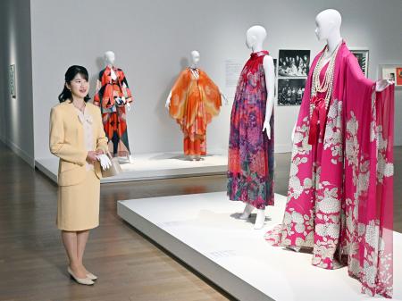 愛子さま、森英恵展に 国立新美術館｜全国のニュース｜下野新聞デジタル
