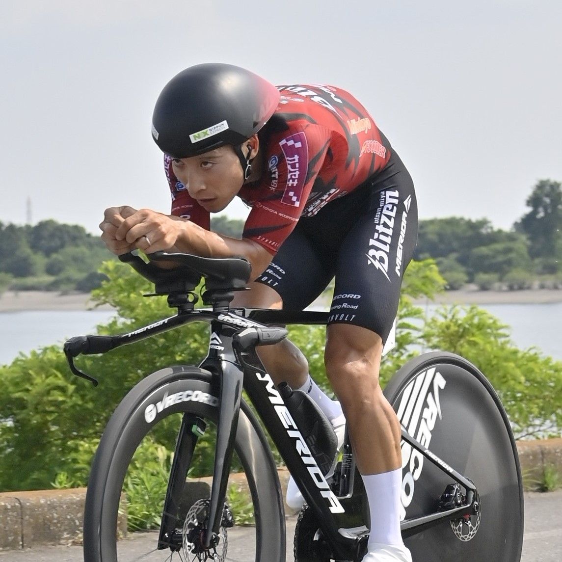 【受け渡し者決定しました】自転車 8000km走れる高機能なタイヤ！近未来型の電動アシスト自転車ZERO-Bike