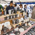 初日来場者は5万人超　「益子春の陶器市」にぎやかに開幕