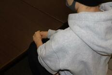 「デブ」と客からクレームを受けた女性は、糖尿病の薬に手を出した