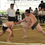 体当たりで相撲の魅力味わう　地元出身力士が小学生相撲教室　大田原