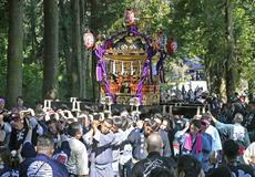 大みこし 威勢よく