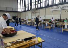 そば打ち段認定 県内外９５人挑む