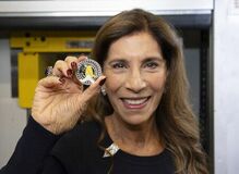 ROYAL MINTがフレディ・マーキュリーのコレクターズコインで国中を沸かせる