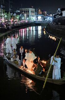 巴波川で百八灯流し