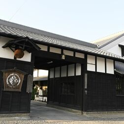 西堀酒造（小山）　国登録・大正時代　創業の姿残す和洋の酒蔵　歳月刻む外壁の下見板