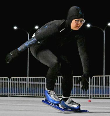 男子５００メートル　５３秒５５優勝した渡辺（今市）＝日光霧降スケートセンター