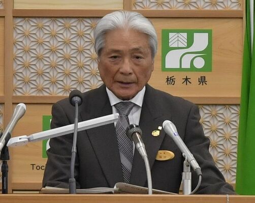 県内２チームとなるＪクラブについて所感を述べる福田知事＝県庁
