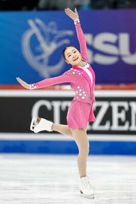 　女子ＳＰ　演技する島田麻央＝タリン（共同）