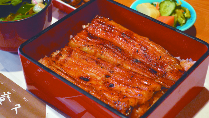 家宝のたれと紀州備長炭で焼き上げる自慢の「うな重」