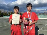 男子ソフトテニスの全国大会で2人の息を合わせて優勝に輝く